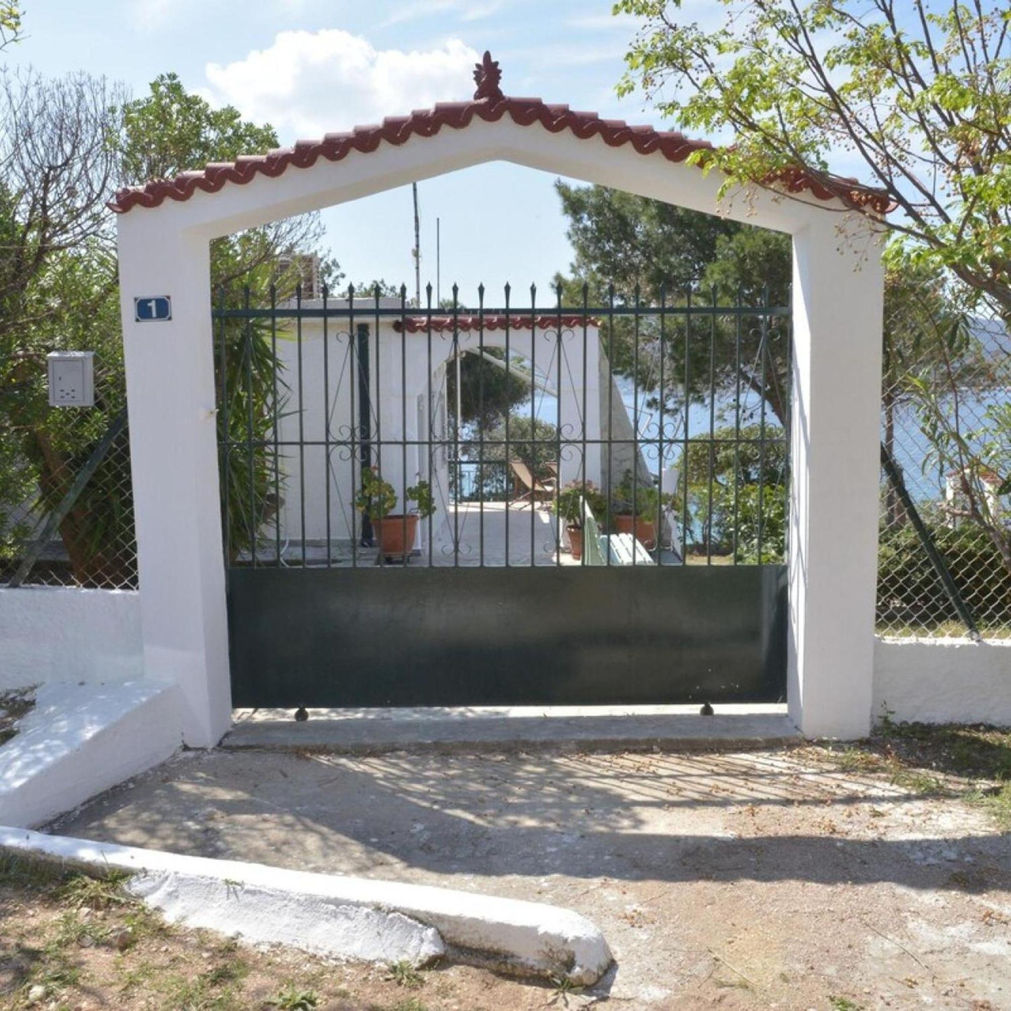 Salamis Beachfront House Luaran gambar